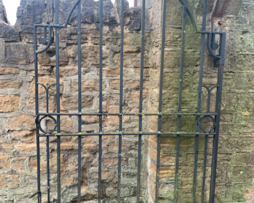 Metal gate, before conservation Metal gate, before conservation