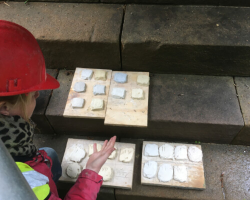 Comparing lime putty samples on site. Comparing lime putty samples on site.
